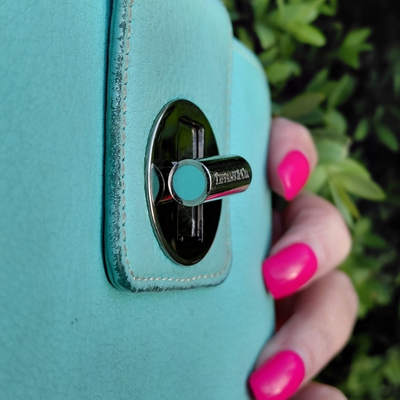 Tiffany & Co. Turquoise Blue Leather Turnlock Wallet - Picture 2 of 13